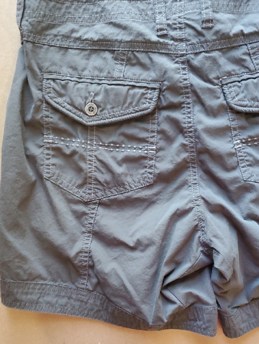Kuhl Women’s Casual Pocket Shorts in Charcoal 10 - Picture 9 of 13